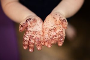 Glitter hands